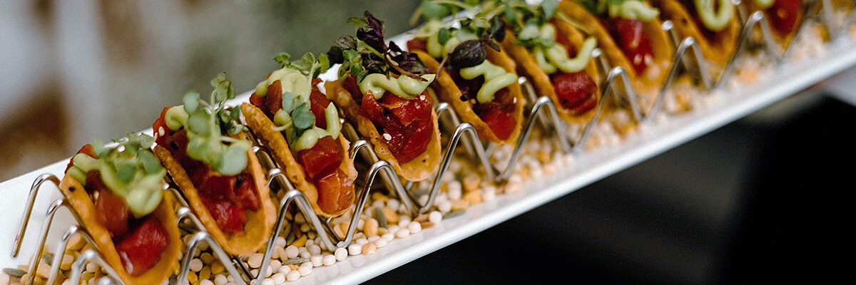 plate of ahi tuna tacos